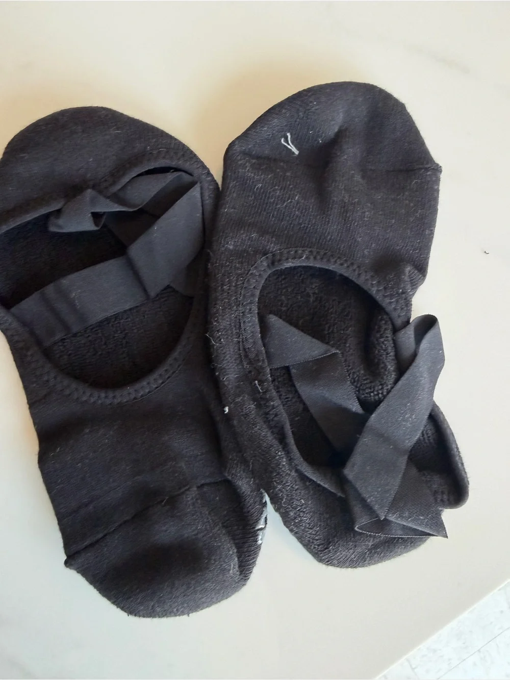 2 Pairs Women’s Ballet Pilates Yoga Grip Socks Gray & Black Criss Cross Non-Slip